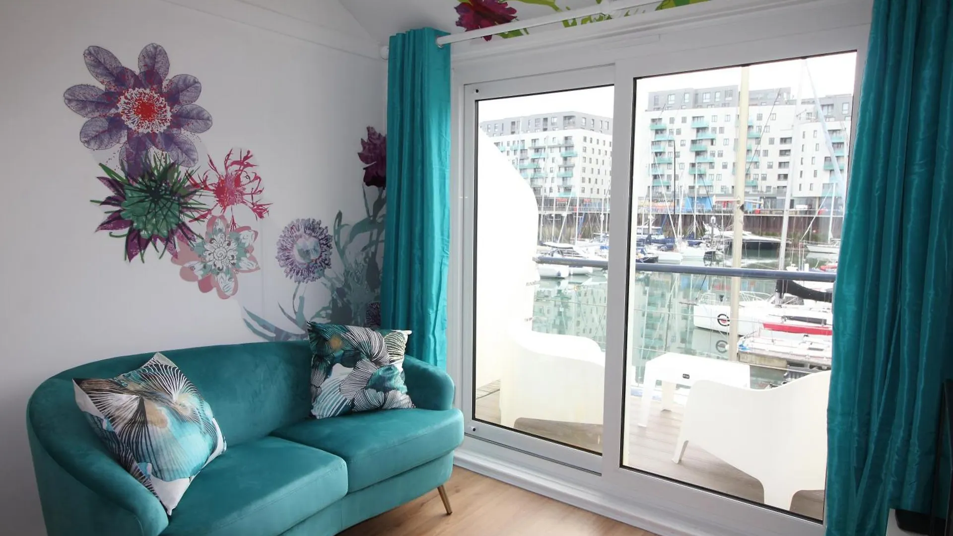 Chic Apartment In The Heart Of Brighton Marina 0*,