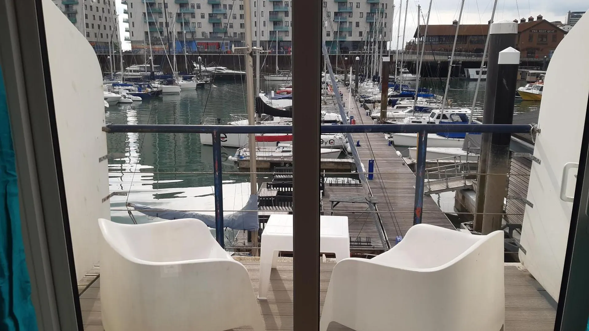 Chic Apartment In The Heart Of Brighton Marina