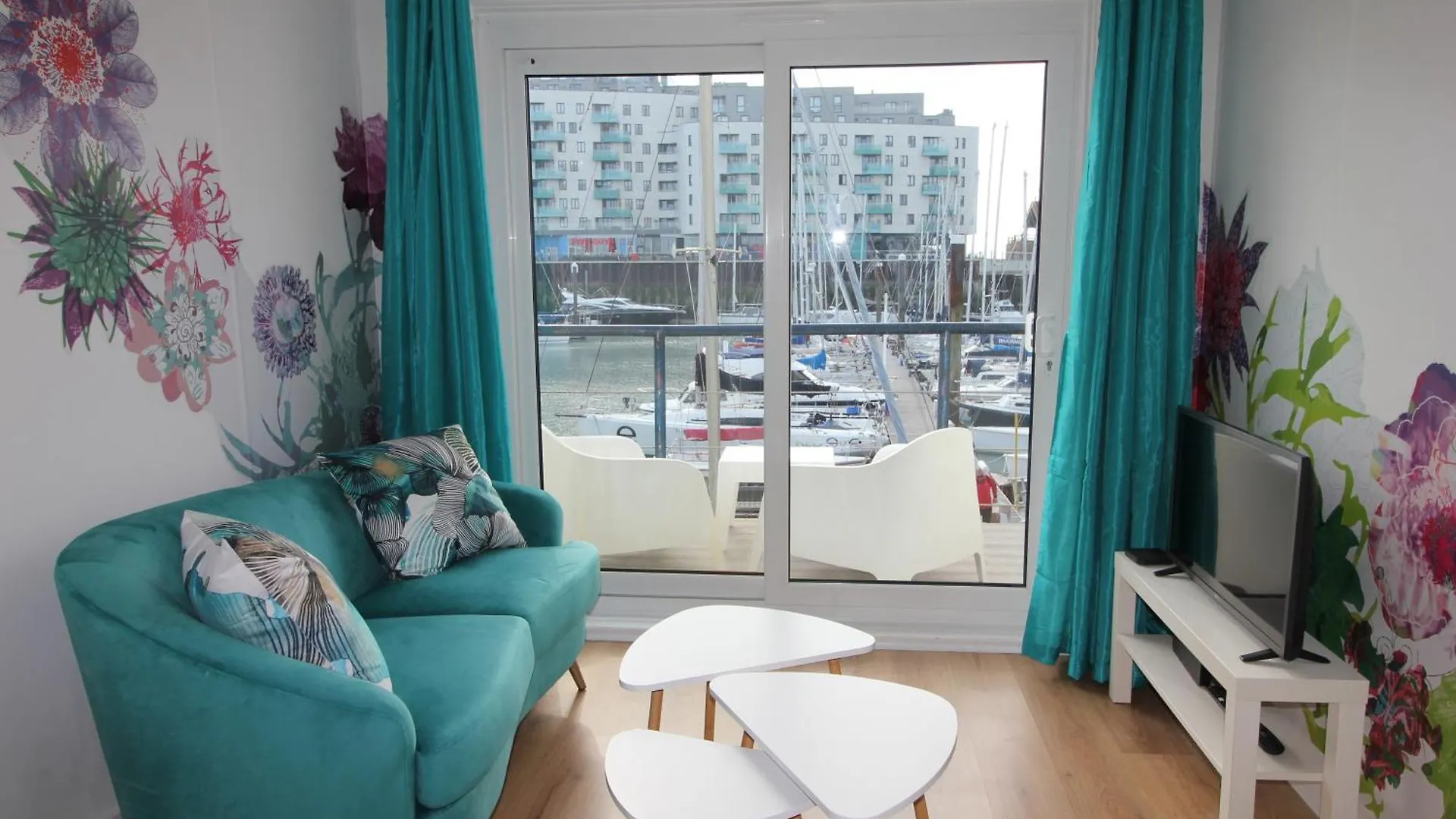 Chic Apartment In The Heart Of Brighton Marina