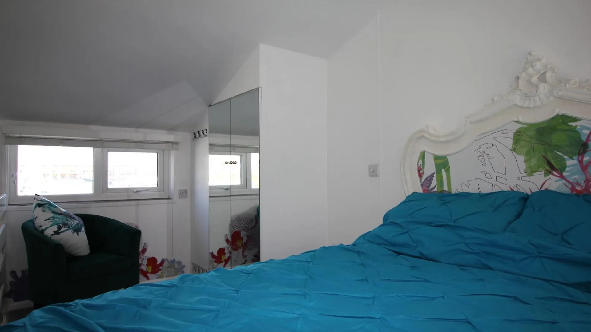 Chic Apartment In The Heart Of Brighton Marina