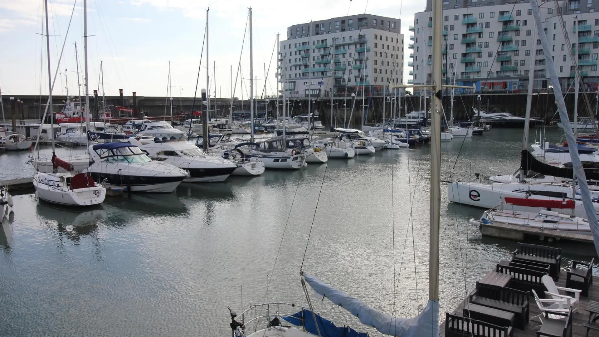 Chic Apartment In The Heart Of Brighton Marina