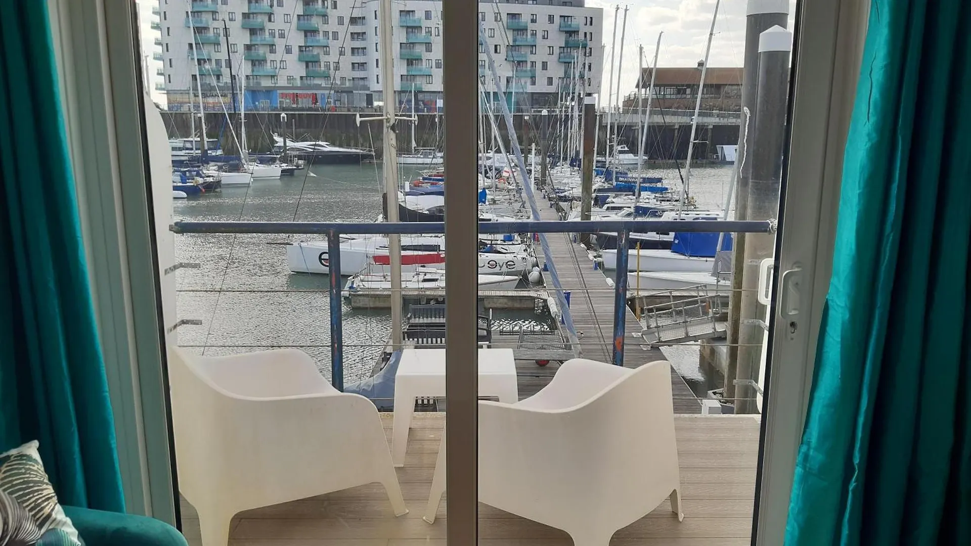 Chic Apartment In The Heart Of Brighton Marina